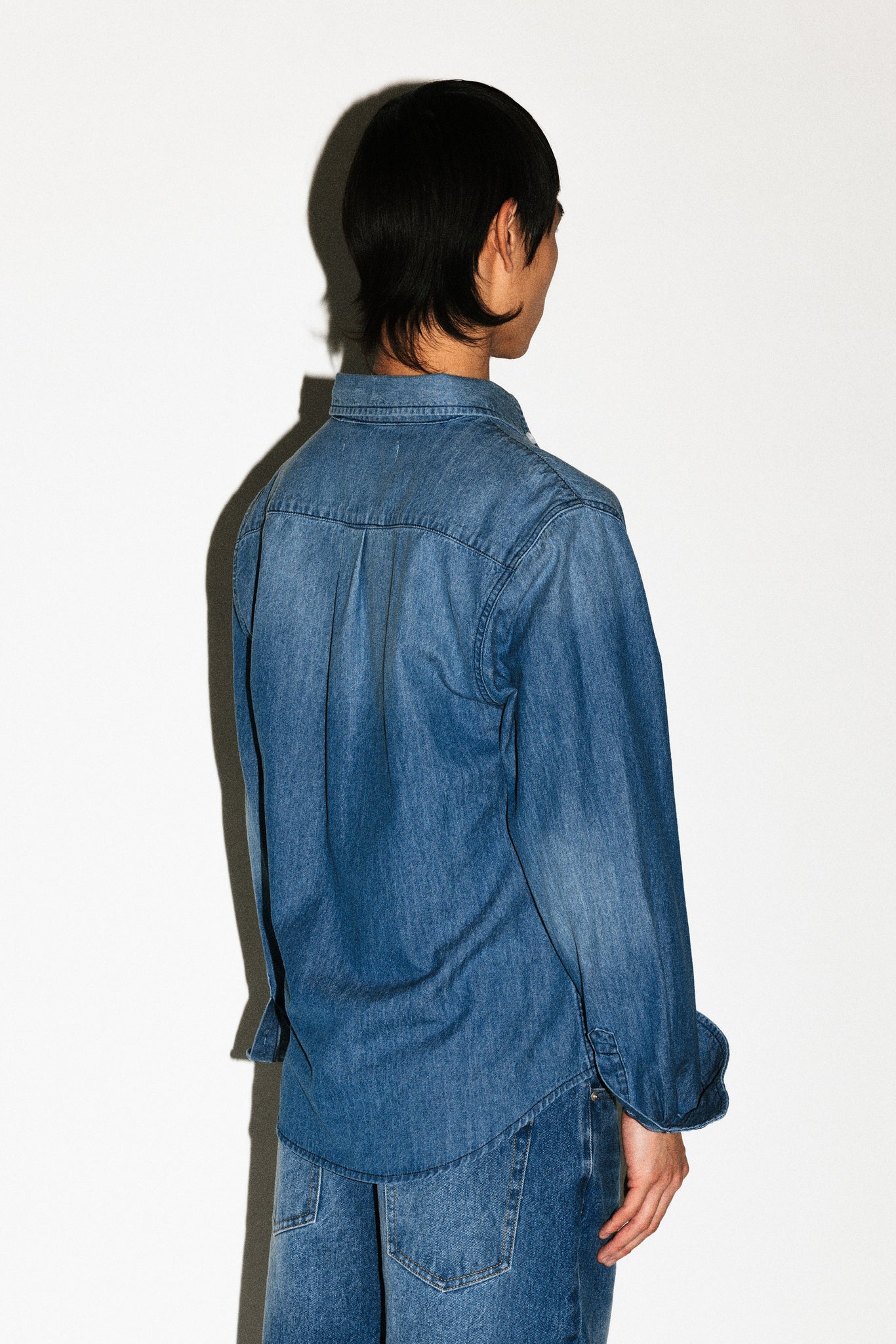 Beachwood Stonewashed Chambray Shirt  |  Vintage Blue